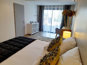 4 bedrooms, iron/ironing board, WiFi, bed sheets - Contemporary villa with pool  (Sari Solenzara)