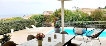 Magnificent villa with sea view and swimming pool