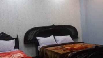 Deluxe Double Room | Soundproofing, iron/ironing board, free WiFi