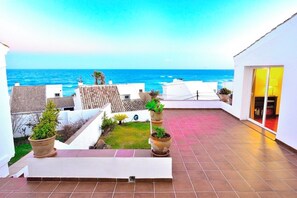 Terrace/patio - Front line beach villa in Bahia Dorada, Estepona, Costa del Sol. (Bahía Dorada)