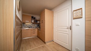 Fridge, microwave, oven, coffee/tea maker