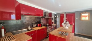 Kühlschrank, Mikrowelle, Ofen, Geschirrspüler