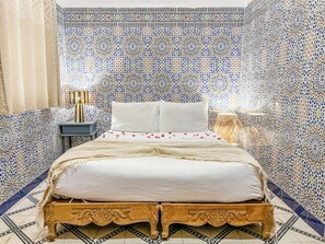 5 bedrooms, desk, iron/ironing board, travel cot