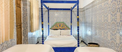 5 chambres, bureau, fer et planche à repasser, lit parapluie