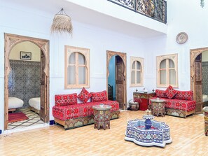 5 bedrooms, desk, iron/ironing board, travel crib