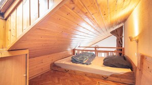 1 slaapkamer, een strijkplank/strijkijzer