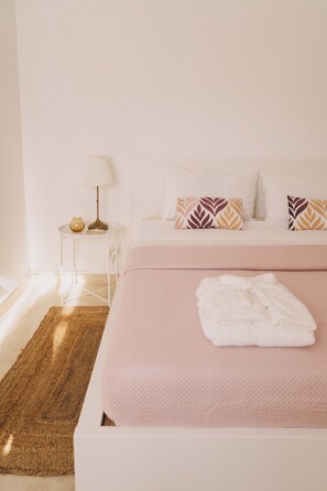 1 dormitorio, tabla de planchar con plancha, cuna de viaje y wifi