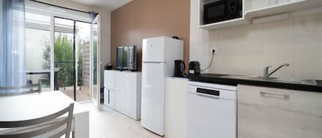 Fridge, microwave, dishwasher, coffee/tea maker