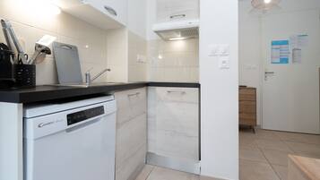 Kühlschrank, Mikrowelle, Geschirrspüler