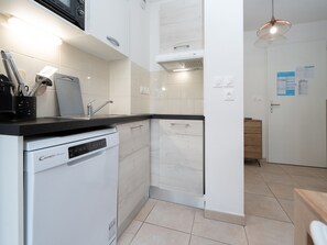 Kühlschrank, Mikrowelle, Geschirrspüler