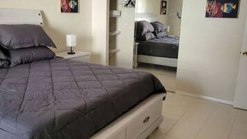 2 bedrooms, desk, iron/ironing board, free WiFi