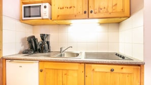 Fridge, microwave, dishwasher, coffee/tea maker