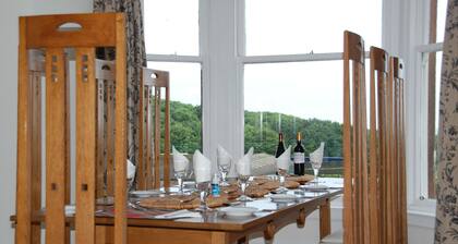 Ladybank House Spacious 6-bedroom 1791 Georgian House in tranquil Turnberry