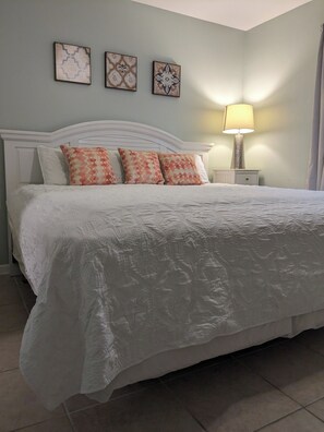 1 bedroom, iron/ironing board, WiFi, bed sheets - Steps to the beach!  1-bedroom condo in charming Miramar Beach (Miramar Beach)