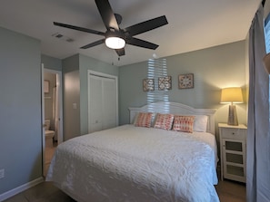1 dormitorio, tabla de planchar con plancha, wifi y ropa de cama