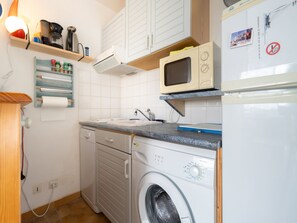 Fridge, microwave, dishwasher, coffee/tea maker