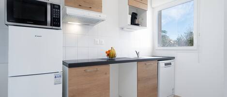 Fridge, microwave, dishwasher, coffee/tea maker