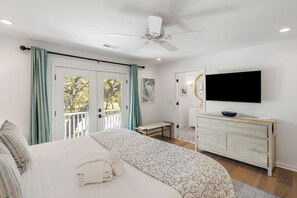 4 bedrooms, iron/ironing board, WiFi, bed sheets