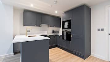 Geladeira, micro-ondas, fogão, cooktop