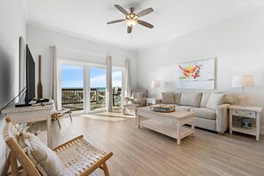 Living area - Hypnautic (Gulf Shores)