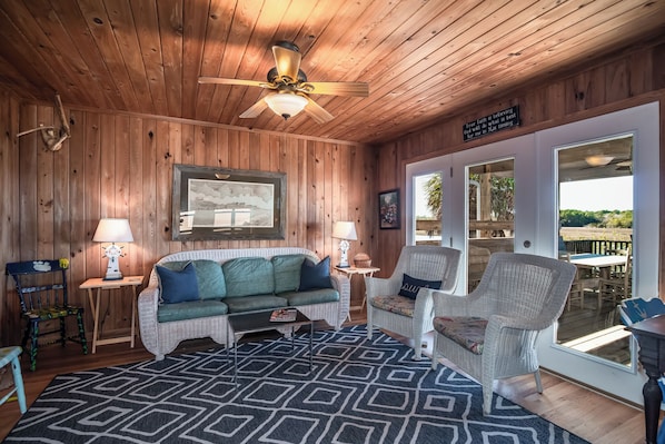 Traditional Cabin, Ocean View | Room amenity