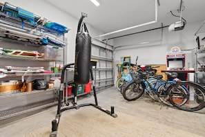 Luxury Townhome | Room amenity