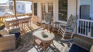 Classic Cottage | Room amenity