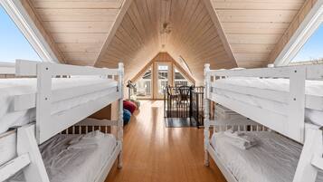 Grand Villa, Balcony | 5 bedrooms, free WiFi