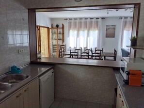 KĂŒhlschrank, Mikrowelle, Ofen, Herdplatte