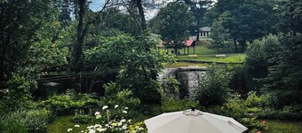 Peaceful Riverside Park Cottage in the town of Bancroft
free parking /fireplace