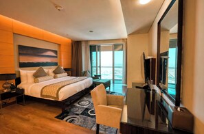 1 Schlafzimmer, Zimmersafe, Schreibtisch, Bügeleisen/Bügelbrett