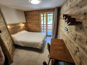 3 bedrooms, desk, iron/ironing board, travel cot - 100% RENOVATED FAMILY CHALET with view! (Arvieux)