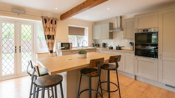 Family Cottage, Ensuite, Garden View (RC) | Private kitchen