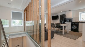 Superior Apartment, Private Bathroom (Norfolk Apartment) | Private kitchen - Bridge Hotel Brandon (Brandon)
