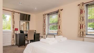 Deluxe Double Room, Ensuite, Garden View (BH7) | Bathroom