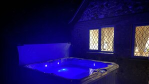 Family Cottage, Ensuite, Garden View (RC) | Outdoor pool - Bridge Hotel Brandon (Brandon)