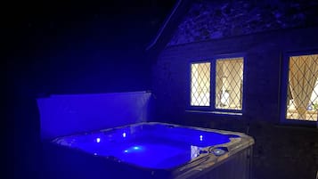 Cottage familiare, bagno in camera, vista giardino (RC) | Piscina all'aperto