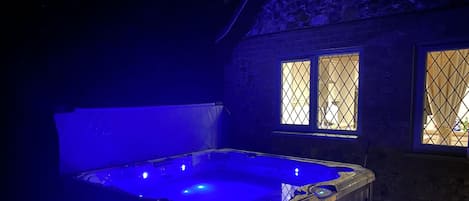Family Cottage, Ensuite, Garden View (RC) | Outdoor pool