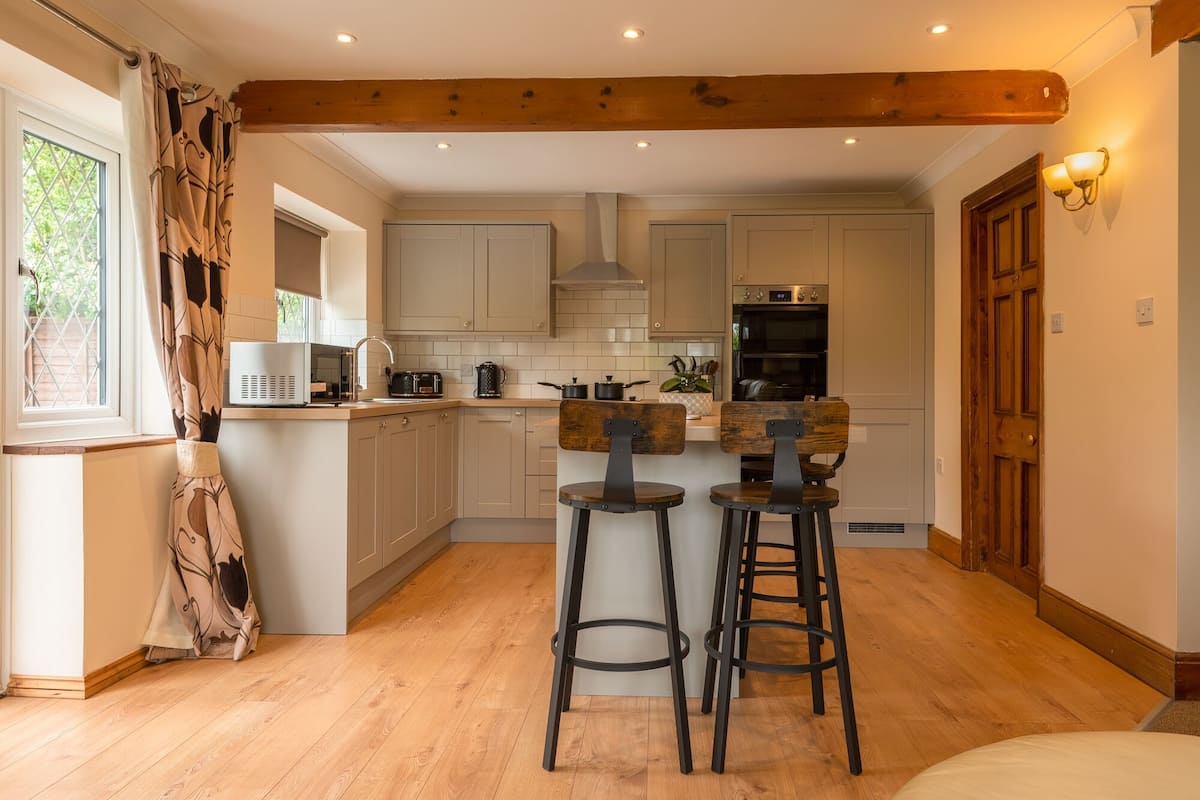 Cottage familiare, bagno in camera, vista giardino (RC) | Cucina privata