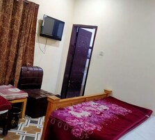 Quarto casal luxo, vista para o rio | Quartos à prova de som, ferros/tábuas de passar roupa, Wi-Fi de cortesia