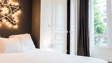 4 chambres, coffres-forts dans les chambres, fer et planche Ă repasser