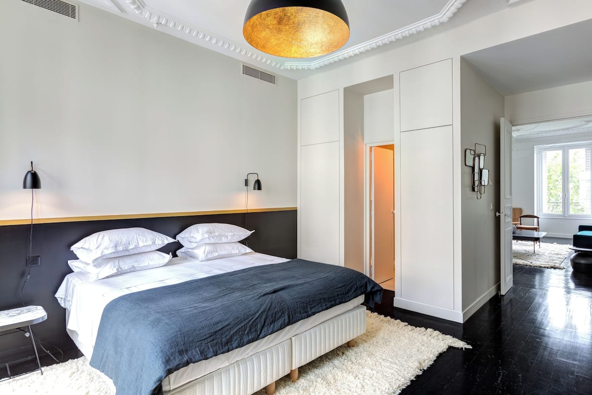 Deluxe Apartment | 4 bedrooms, in-room safe, iron/ironing board, free WiFi