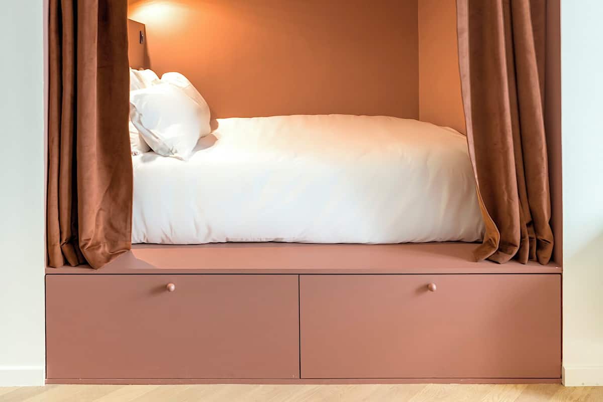 Comfort Studio | 4 bedrooms, in-room safe, iron/ironing board, free WiFi