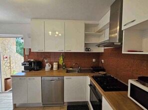 Kühlschrank, Mikrowelle, Ofen, Geschirrspüler