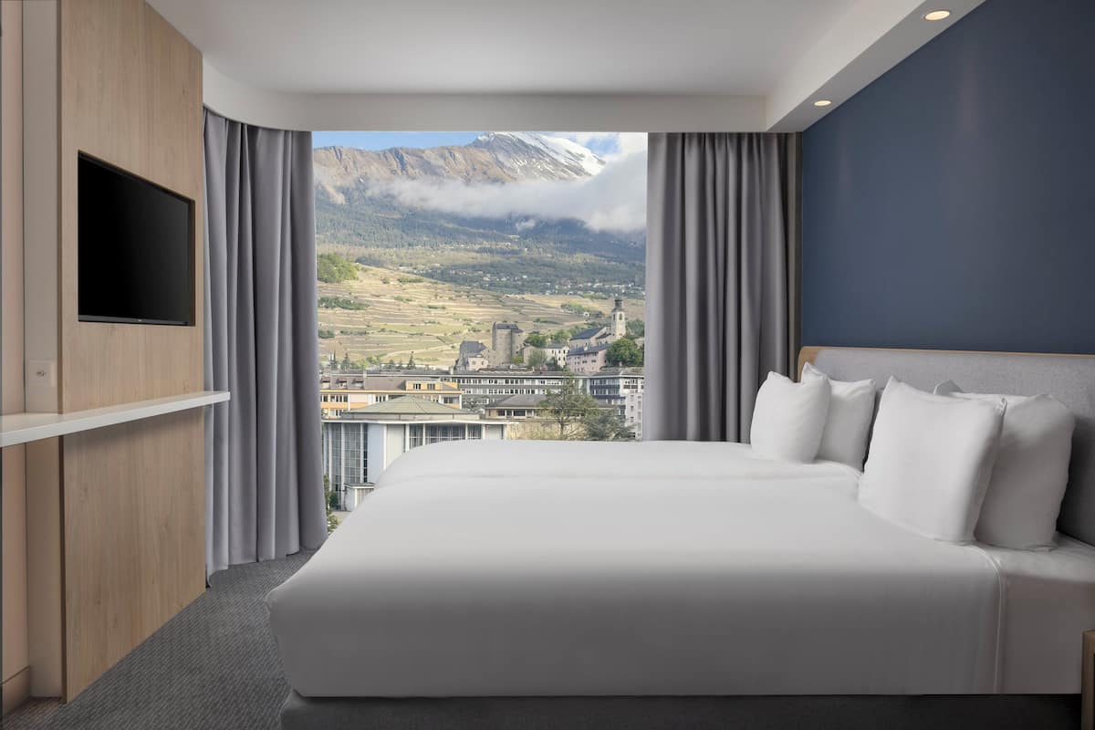 1 bedroom, premium bedding, pillow-top beds, in-room safe