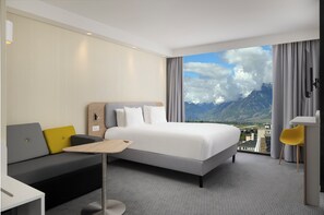 1 bedroom, premium bedding, pillow-top beds, in-room safe