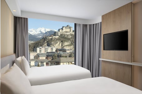 Ropa de cama de alta calidad y colchones con pillow-top . Holiday Inn Express & Suites Sion by IHG