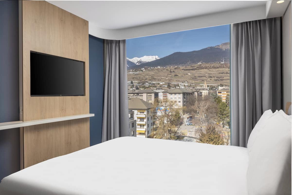 1 bedroom, premium bedding, pillow-top beds, in-room safe