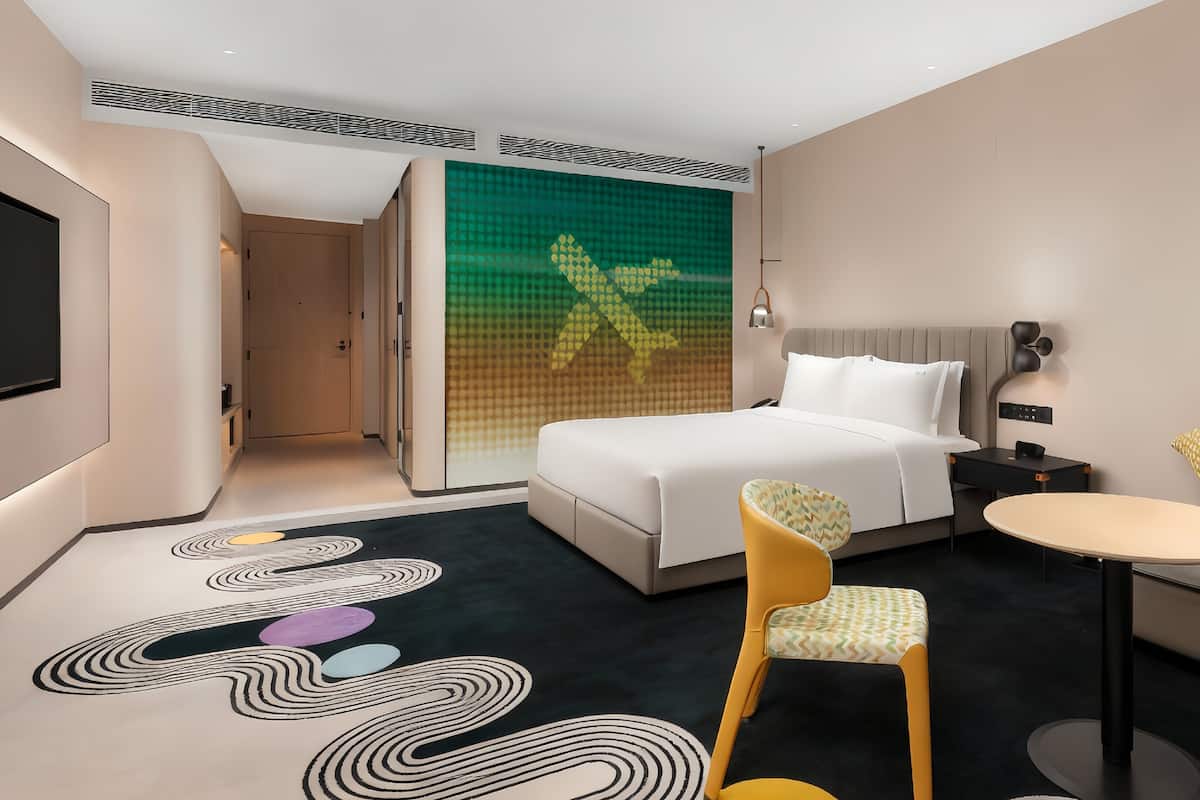 Premium-rum - 1 enkelsäng (Super King) | Duntäcken, värdeförvaringsskåp på rummet och arbetsyta för laptop