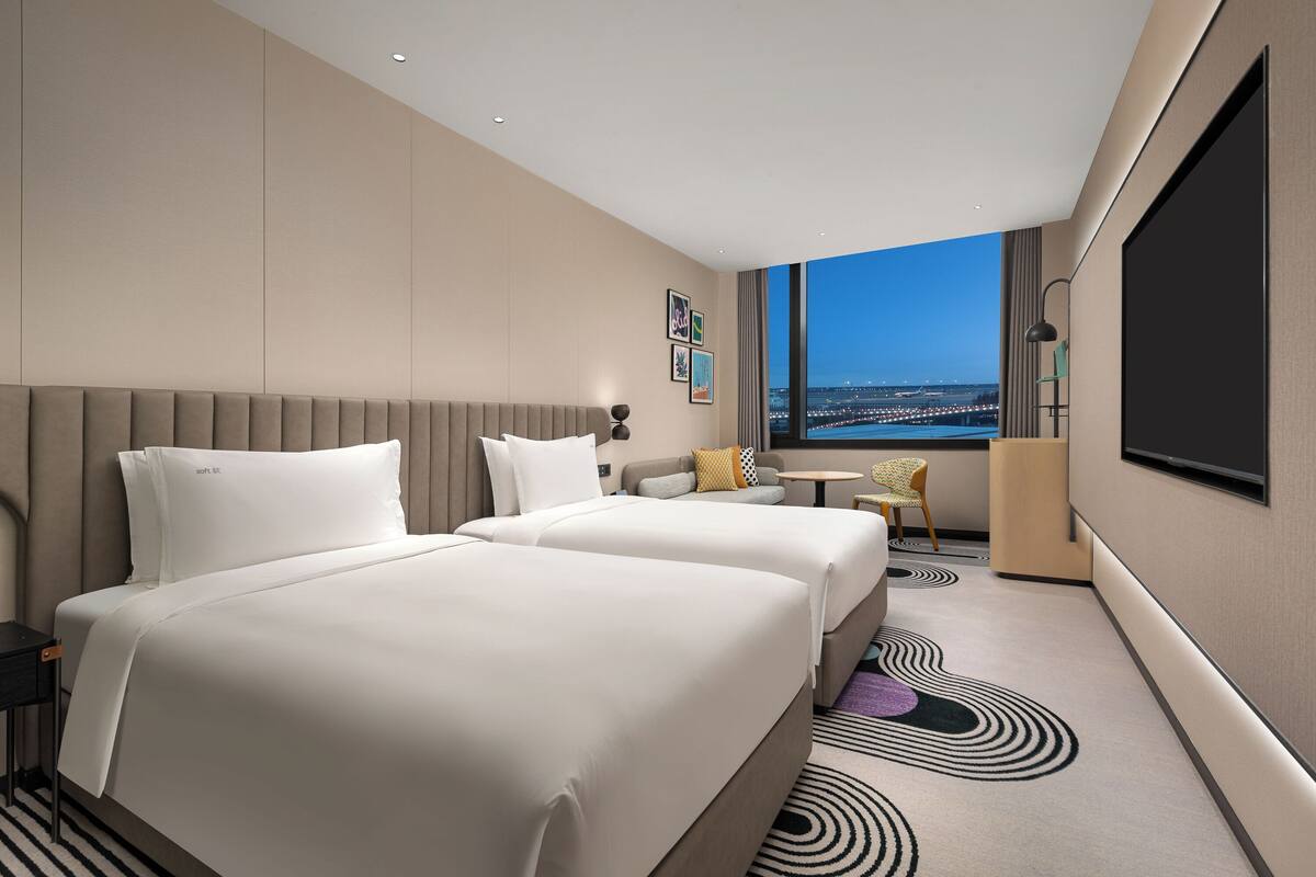 1 bedroom, in-room safe, laptop workspace, blackout curtains
